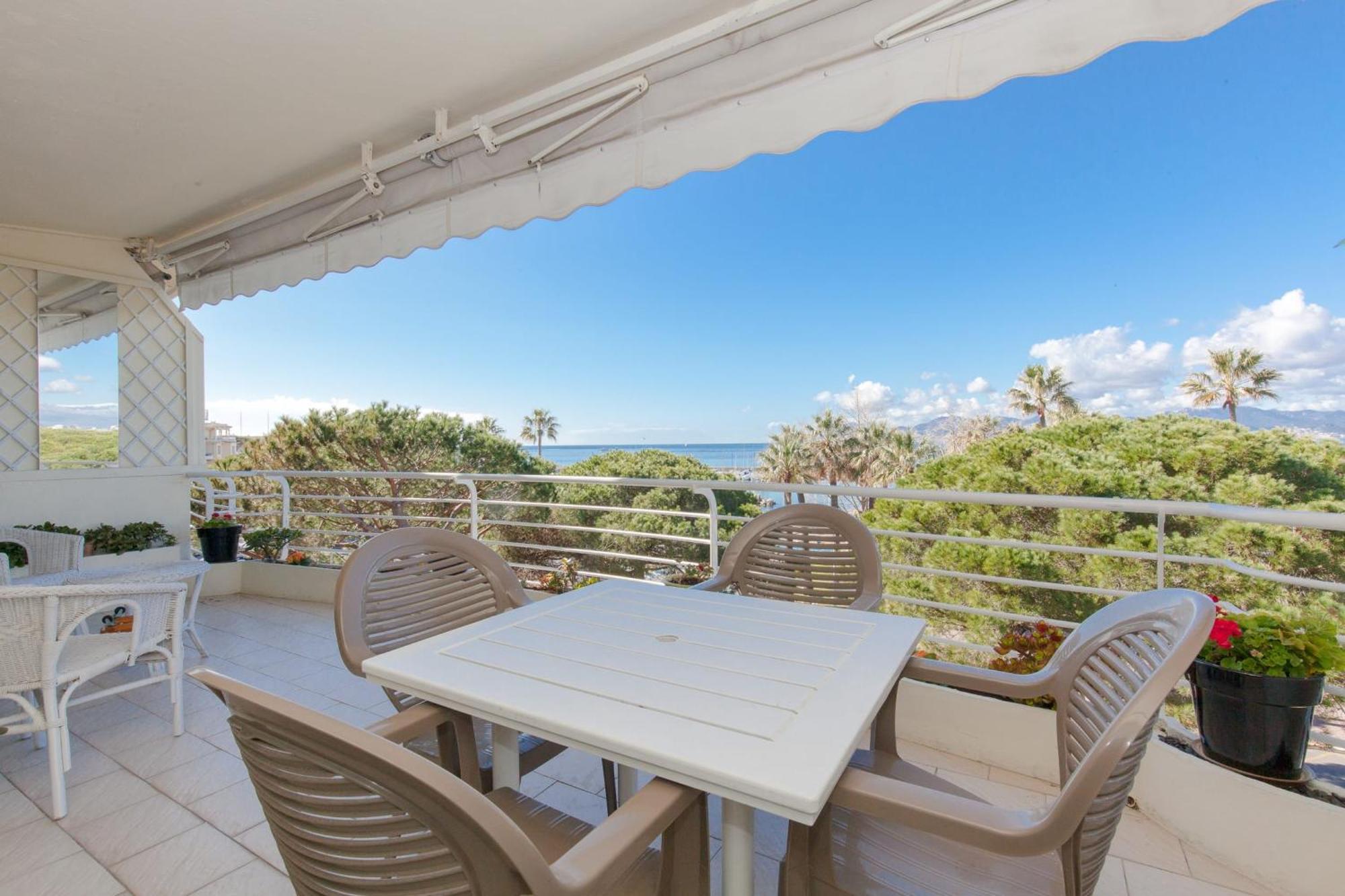 Appartement Sea View Croisette In Front Of The Sea Cannes